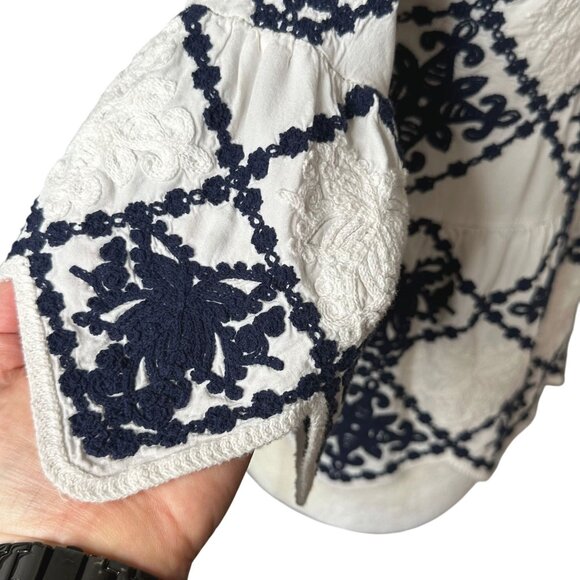 Kindred Anthropologie Embroidered Top Large White Navy Floral Cottage Blouse - Picture 6 of 10